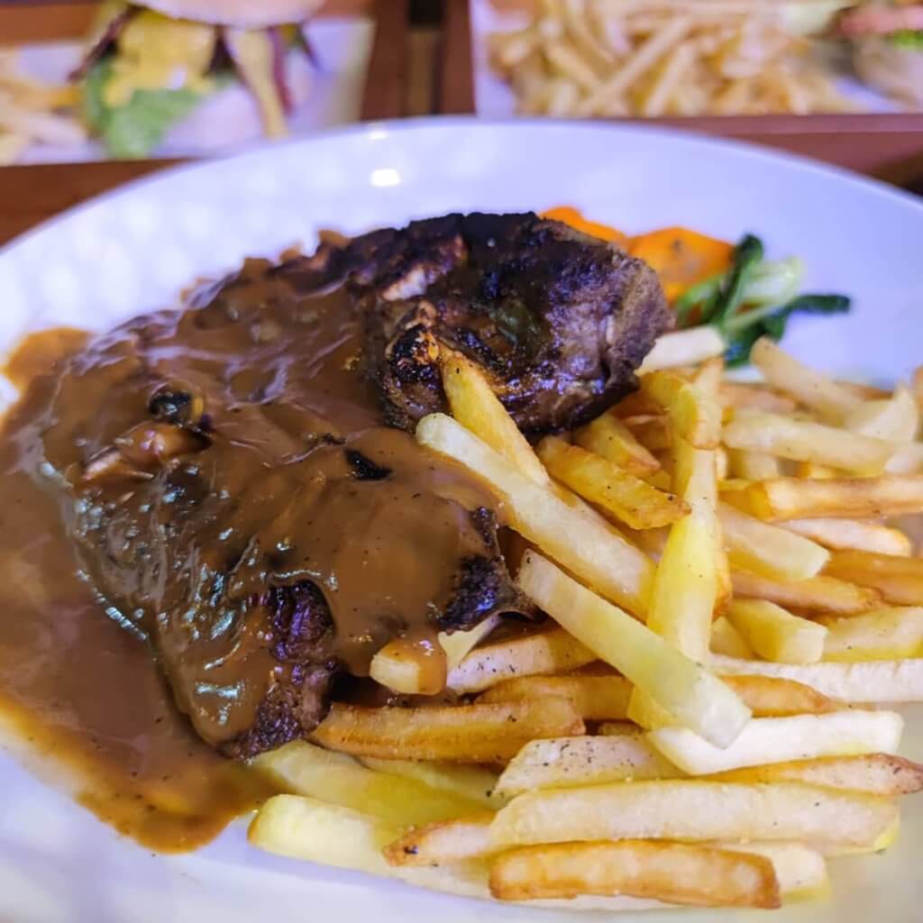 Menggabungkan Makanan Selera Tempatan Dan Barat, Rasai Keunikan Makanan Di Primitive Cafe Kuching