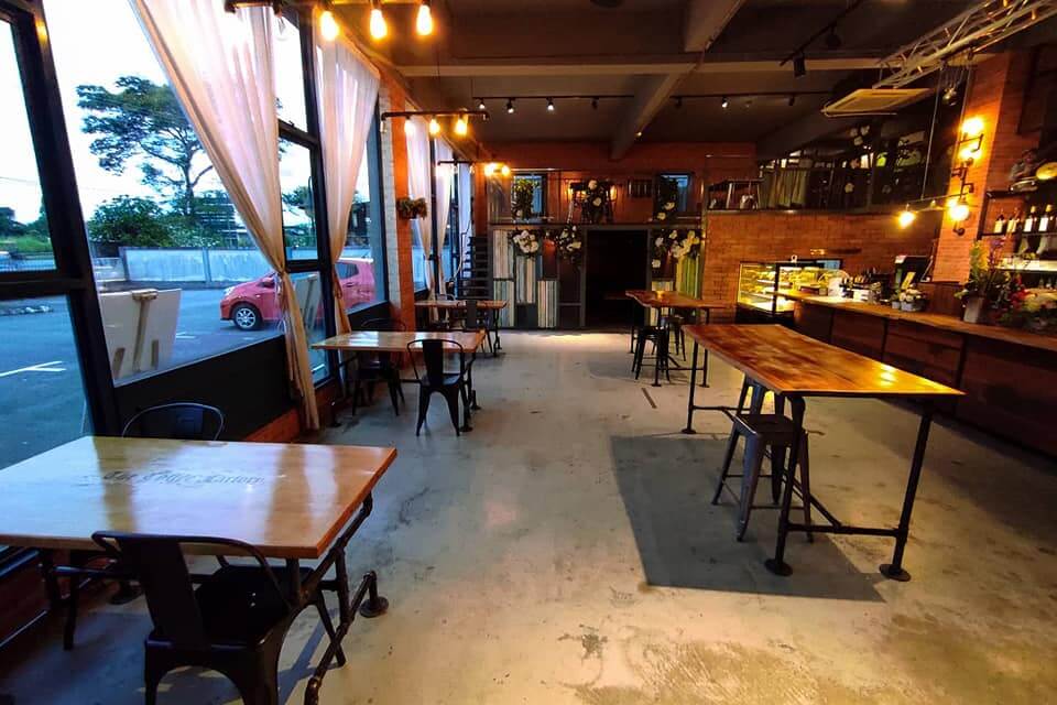 Kedai Kopi Estetik Untuk Anda Yang Suka Bersantai, Jom Ke Kafe The Coffee Factory Di Kuching 9 Kedai Kopi Estetik Untuk Anda Yang Suka Bersantai, Jom Ke The Coffee Factory Di Kuching
