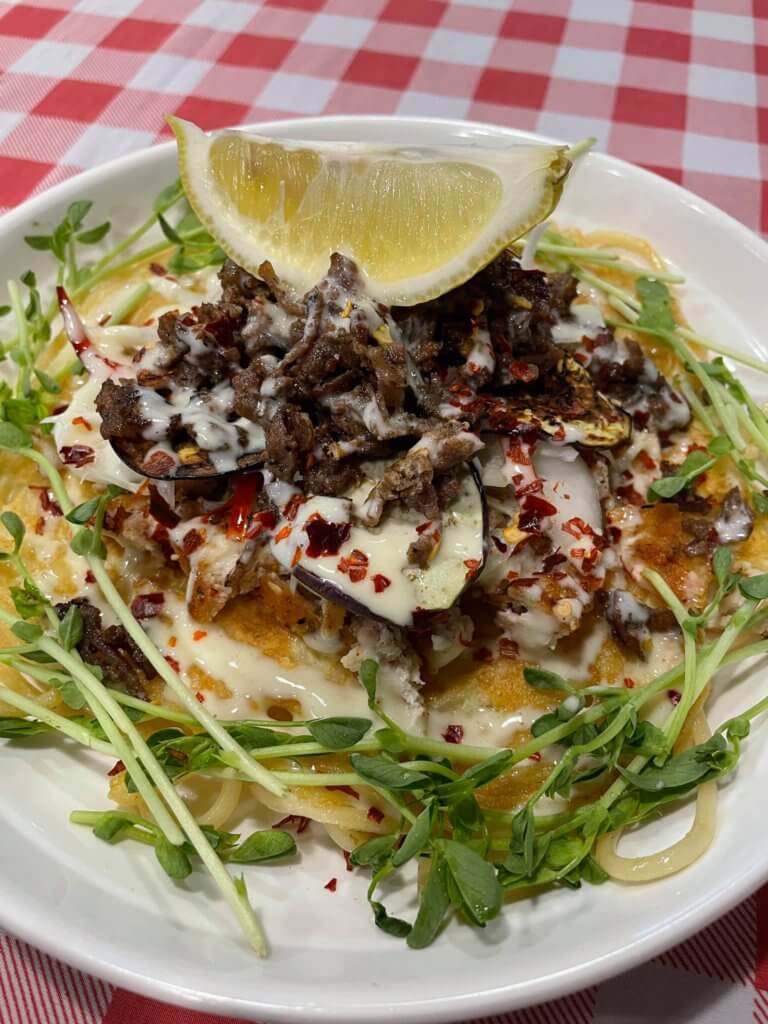 Hidden Gem Ini Hidangkan Makanan Gabungan Asia Dan Western, Jom Ke The Charague Di Petra Jaya