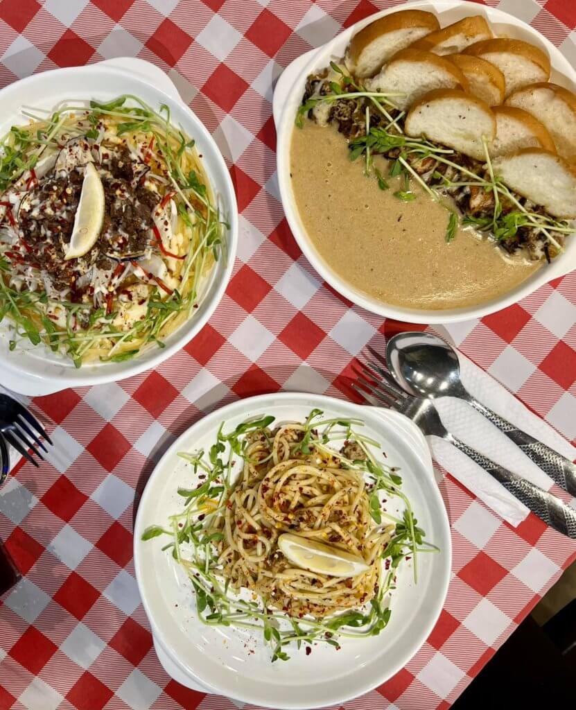 Hidden Gem Ini Hidangkan Makanan Gabungan Asia Dan Western, Jom Ke The Charague Di Petra Jaya