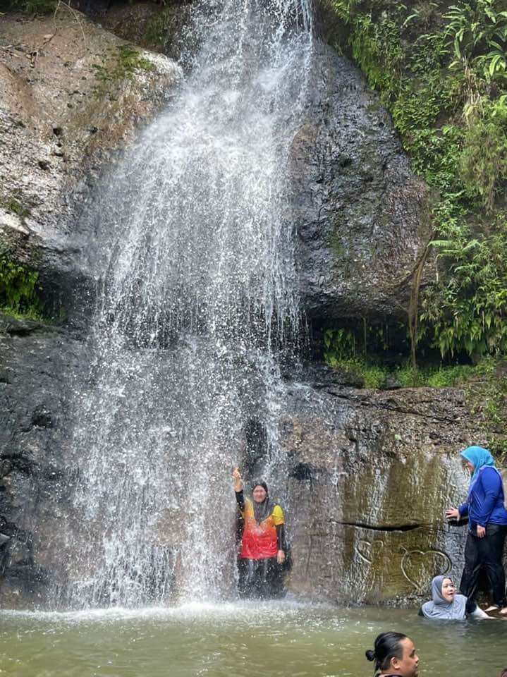 250485564 5004674209561526 4379779975699671802 n Boleh Menikmati 2 Air Terjun Pada Masa Sama, Anda Harus Kunjungi Bak Buan Kukuot Waterfall Di Kampung Sadir
