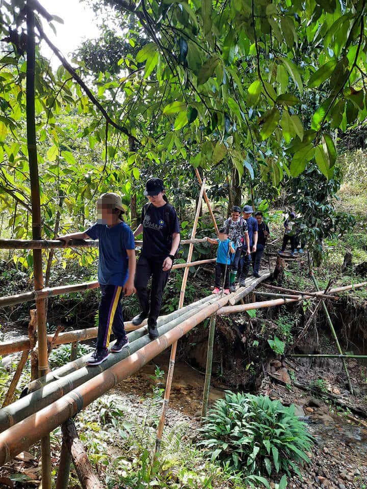 Keunikan Bak Buan Kukuot, Nikmati 2 Air Terjun Di Kampung Sadir