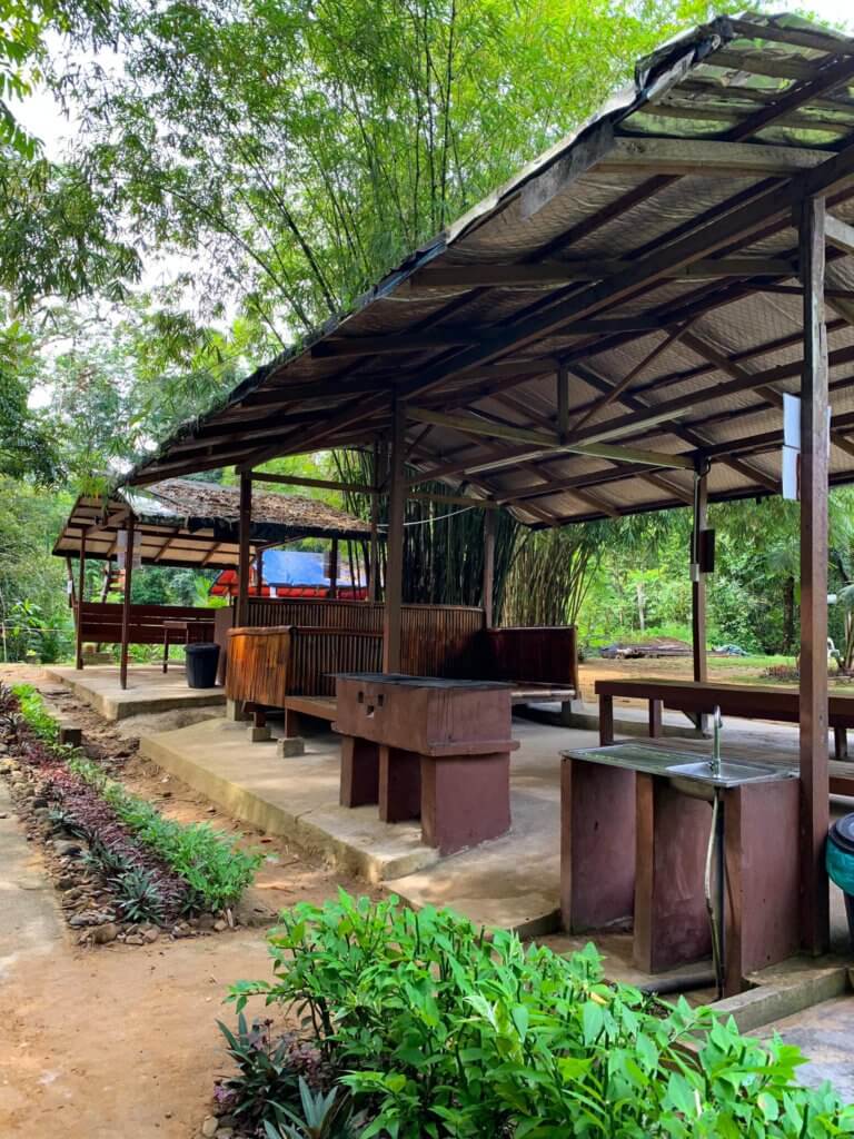 Yuran Masuk Hanya RM 3! Nikmati Suasana Tenang Di Libiki Bamboo Resort Bau Yang Dikelilingi Alam Semulajadi