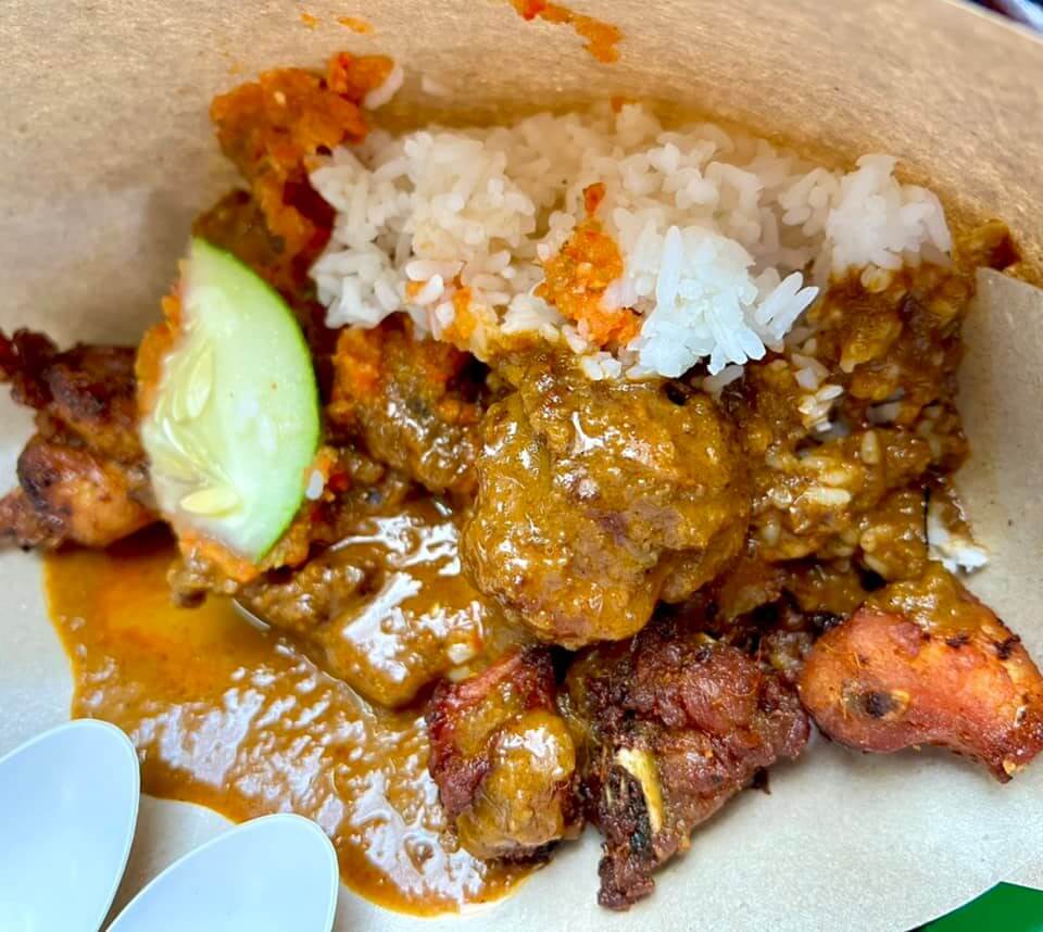 Nasi Berlauk Resepi Asli Dari Kelantan, Nasi Abe Original Kini Berada Di Waterfront Kuching!
