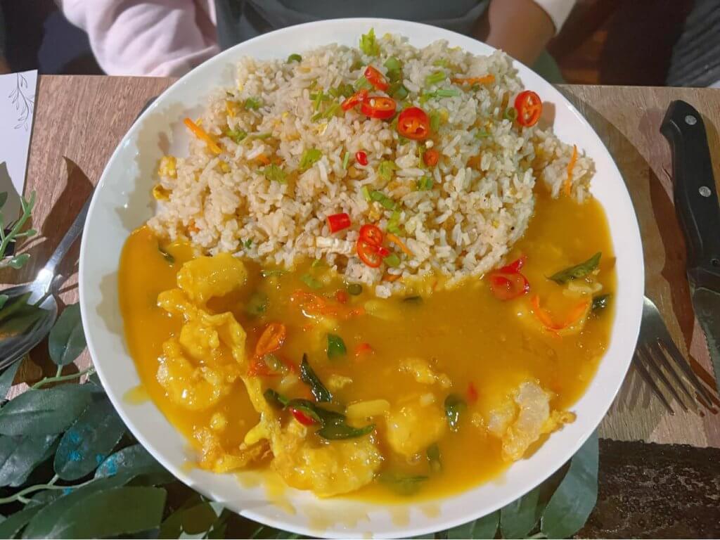 Menggabungkan Makanan Selera Tempatan Dan Barat, Rasai Keunikan Makanan Di Primitive Cafe Kuching