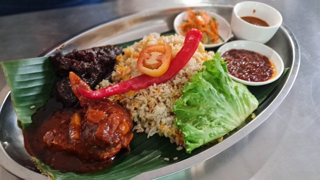 Gabungan Unik Resepi Dari Timur Tengah, Pakistan Dan Malaysia, Jom Cuba Makanan Di 'The Dulang' Kuching 9 Gabungan Unik Resepi Dari Timur Tengah, Pakistan Dan Malaysia, Jom Cuba Makanan Di 'The Dulang' Kuching