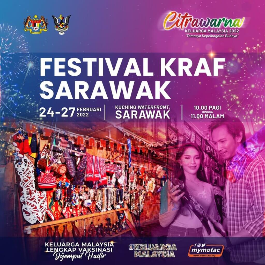 Buat Julung Kalinya, Meriahkan Citrawarna Keluarga Malaysia Di Waterfront Kuching Sambil Menonton Persembahan Di Pentas Terapung