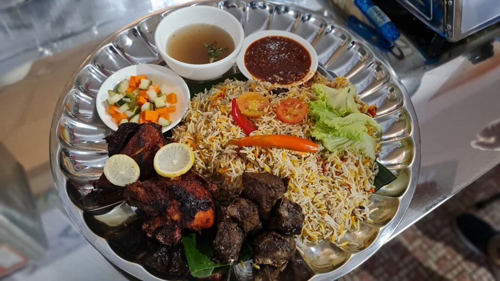 Gabungan Unik Resepi Dari Timur Tengah, Pakistan Dan Malaysia, Jom Cuba Makanan Di 'The Dulang' Kuching