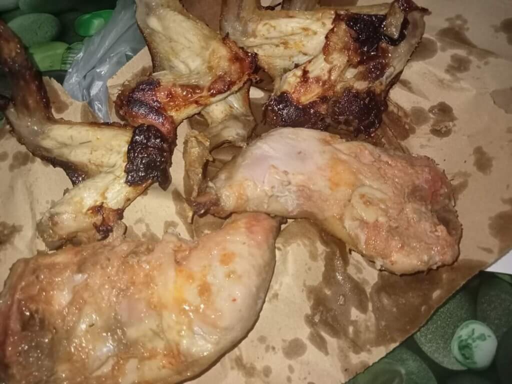 Sampai Hati! Pelanggan Kecewa Kedai Makan Di Bintulu Ini Sanggup Bagi Ayam Basi Berlendir Demi Kaut Untung