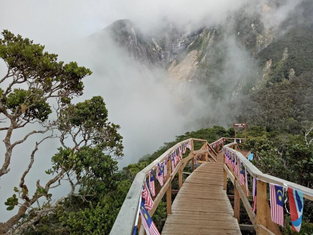 Nikmati Pemandangan Sunrise Di Maragang Hill Kundasang