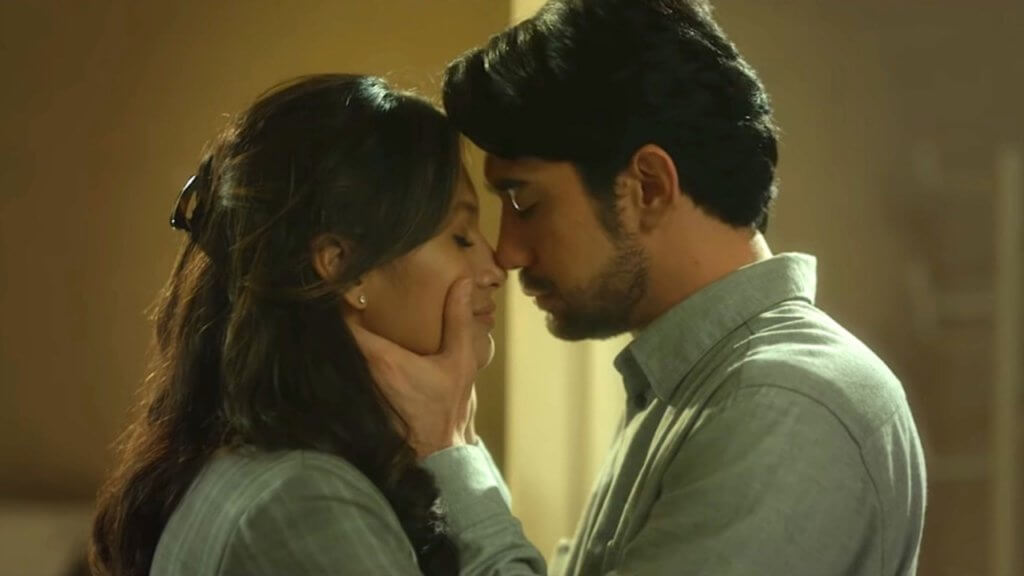 Sangat Berpuitis Dan Romantik, Ini Adalah Senarai Filem Indonesia Yang Mampu Buat Anda Tersentuh 10 Sangat Berpuitis Dan Romantik, Ini Adalah Senarai Filem Indonesia Yang Mampu Buat Anda Tersentuh