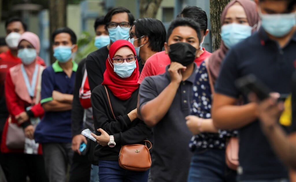 Kontak Rapat Kini Tidak Perlu Jalani Kuarantin, Fasa Pertama Dimulakan Dengan Sektor Kesihatan