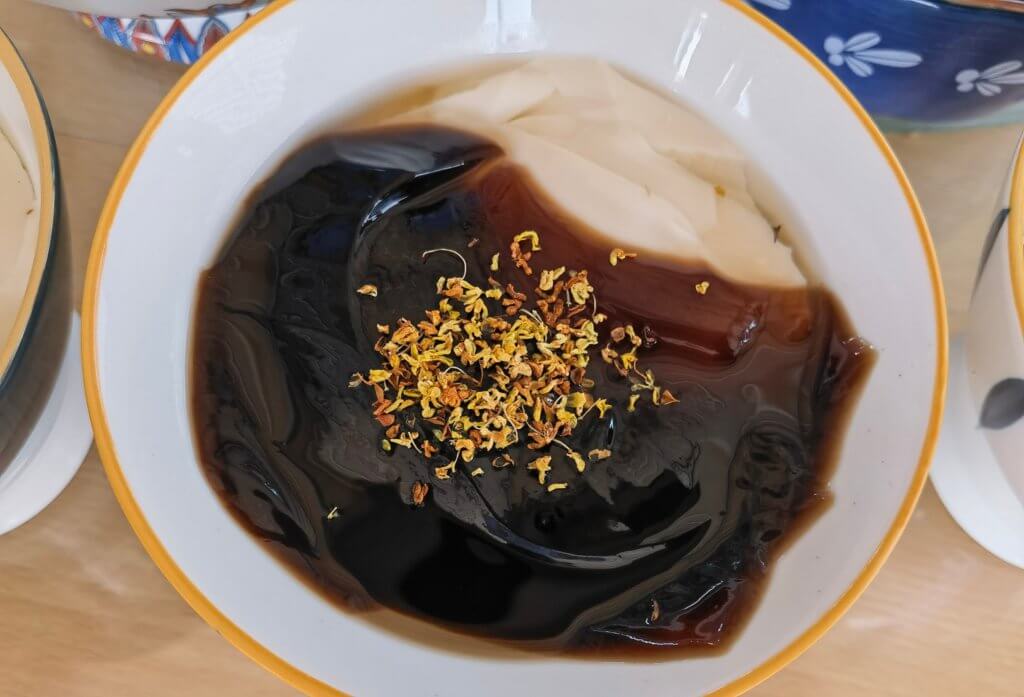Penuhi Keinginan Manis Anda di BiuGo Taufu Fah, Taufu Soya Mesti Cuba Di Kuching