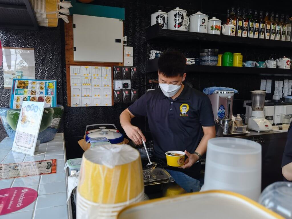 Penuhi Keinginan Manis Anda di BiuGo Taufu Fah, Taufu Soya Mesti Cuba Di Kuching