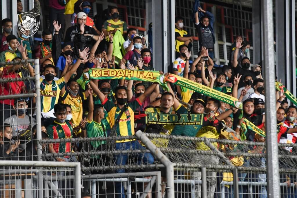 'Mai Estadio Loqstaq Nanti' - Apa Yang Penyokong Sarawak Dah Buat Kat Pemuda Ini Memang Kena Balas Balik