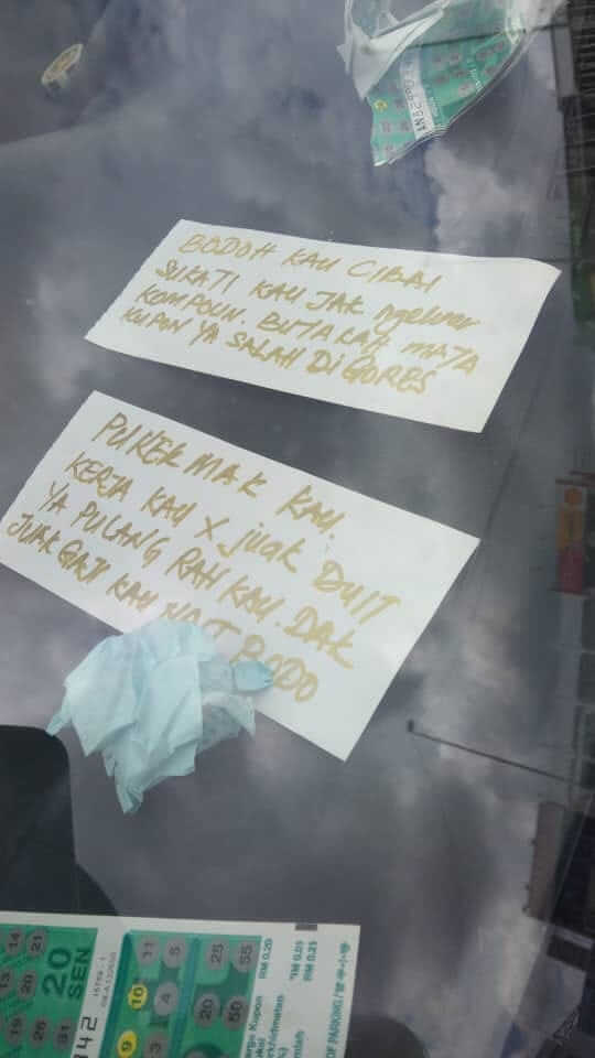 Tak Puas Hati Didenda Kerana Gagal Pamer Kupon 20 Sen, Lelaki Tinggalkan Nota Maki Petugas Parkir Di Kuching