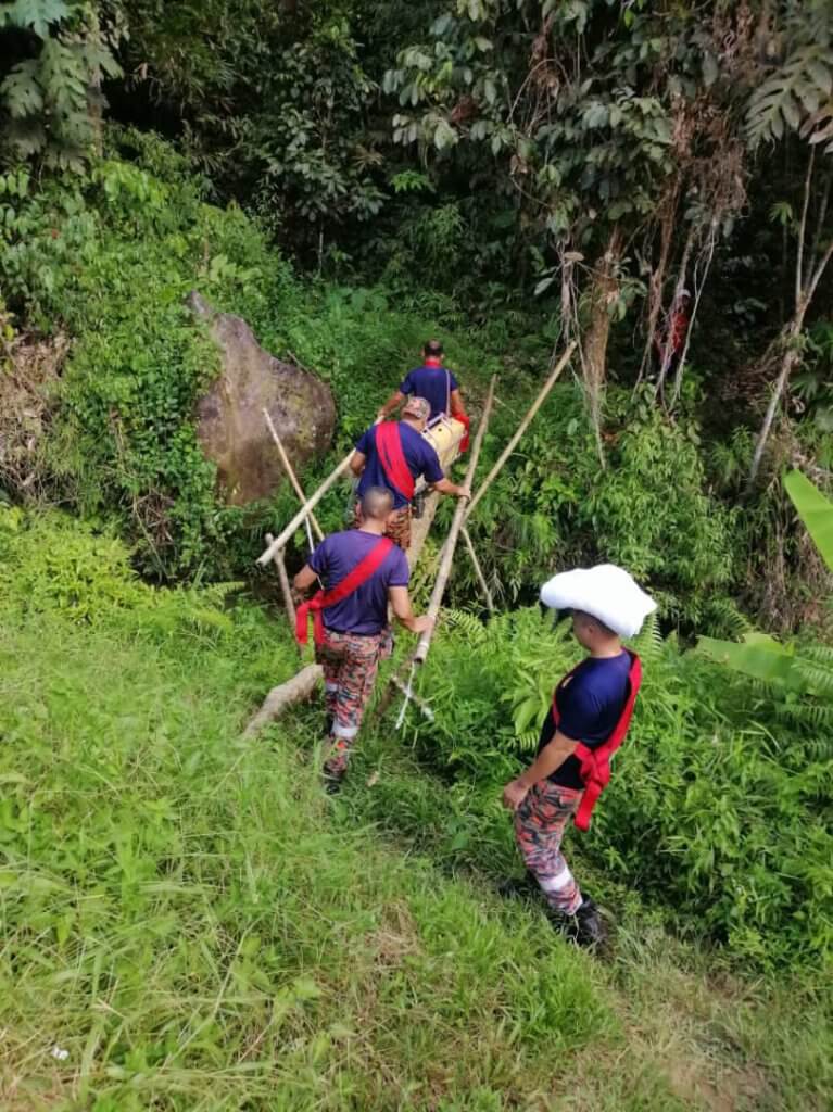 Sesak Nafas Semasa Mendaki Gunung Bung Muan, Pelajar Ini Berjaya Diselamatkan Pihak Bomba 7 Sesak Nafas Semasa Mendaki Gunung Bung Muan, Pelajar Ini Berjaya Diselamatkan Pihak Bomba