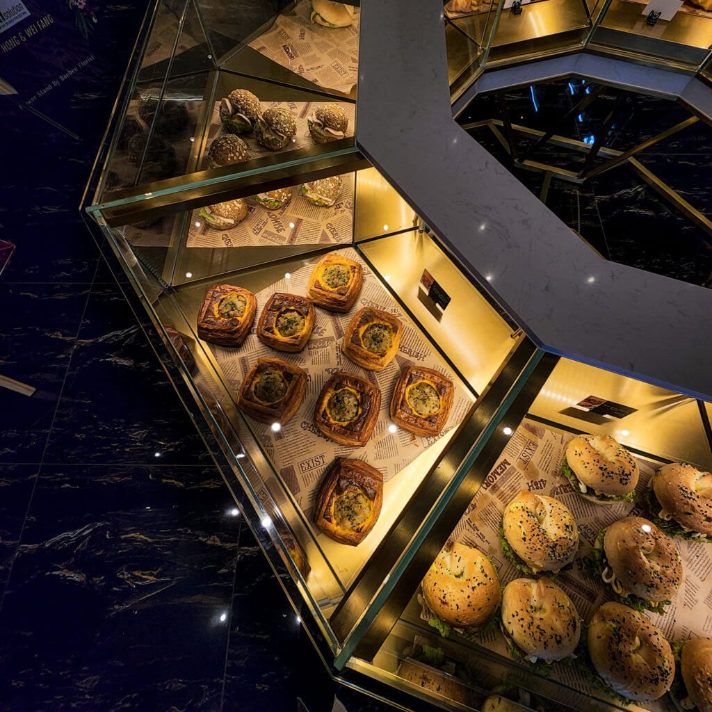 Kafe 3 Dalam 1! Lengkap Dengan Ruang Kerja, Taka Patisserie 3 Tingkat Ini Buka Di Saradise