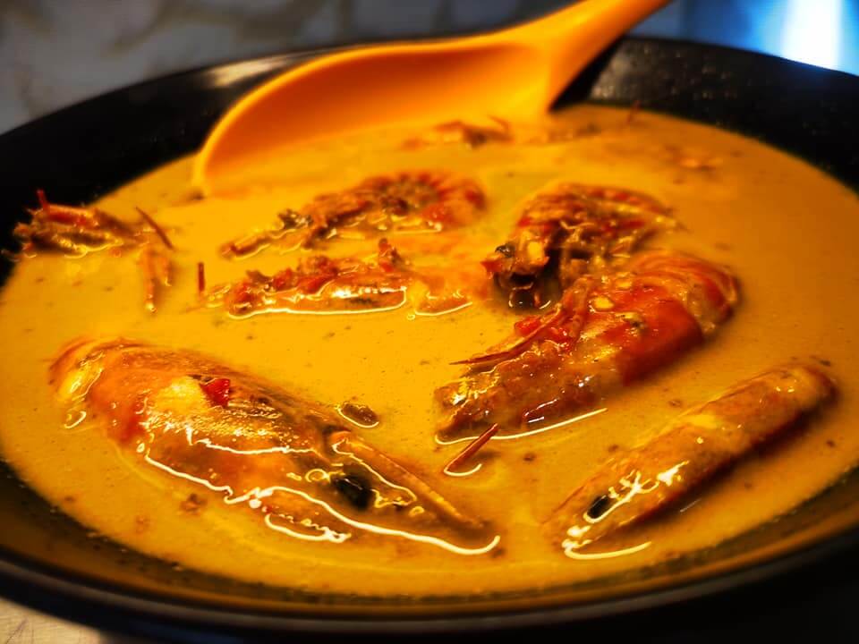 Menyediakan Makanan Tradisi Melayu Negeri Sembilan, Jom Singgah Ke Dapo Salai N9 Di Kuching