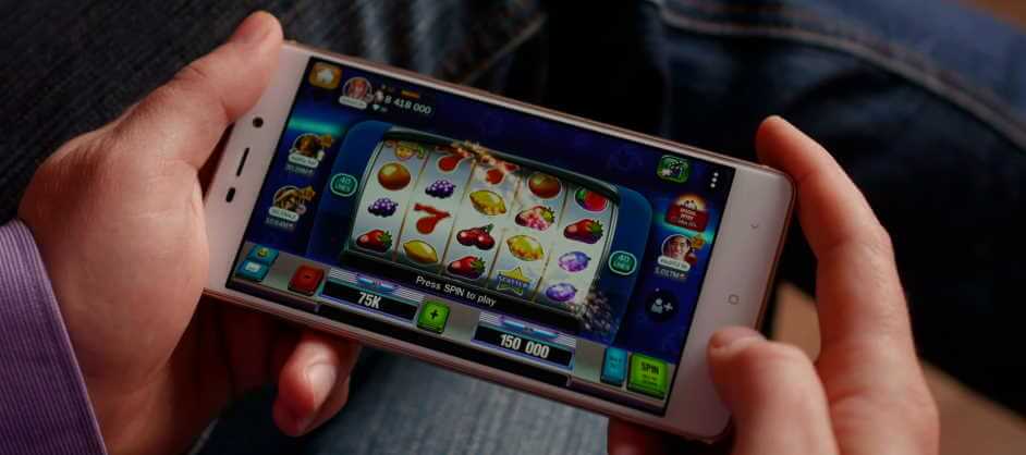 Casino Games On Mobile Device 2 img Akibat Berjudi Dalam Talian Dan Gagal Tunjuk IC, Seorang Buruh Dari Miri Didenda RM4.5K