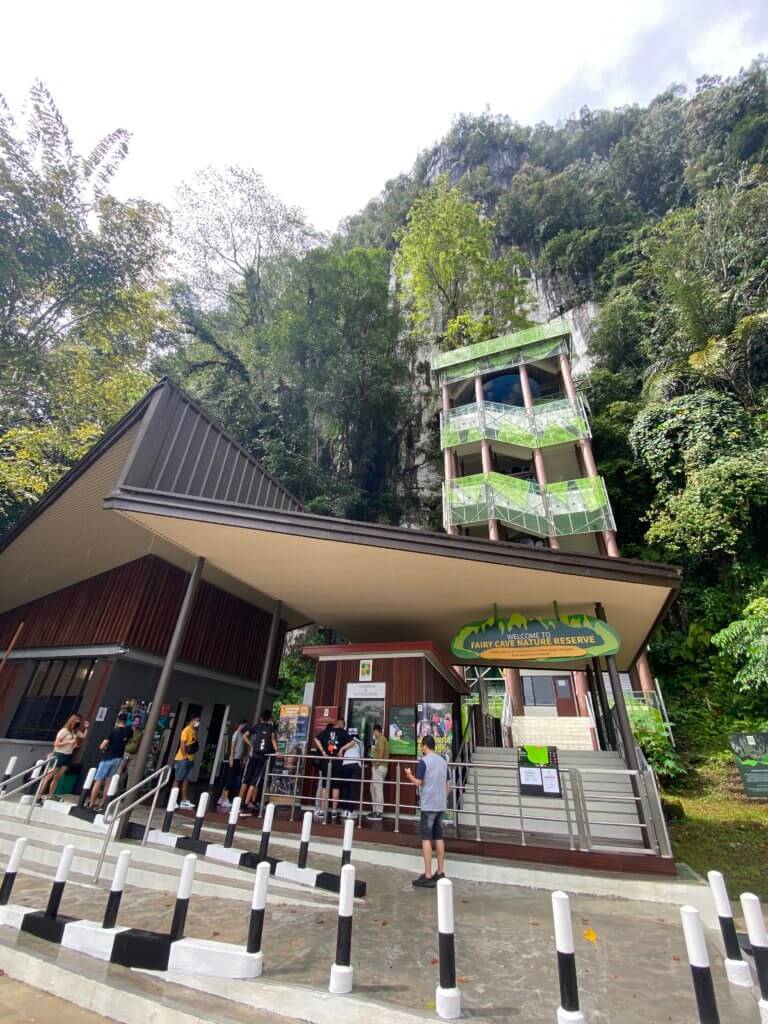 Kehijauan Tersembunyi Dalam Terowong Batu Kapur, Terokai Gua Pari-Pari Di Bau