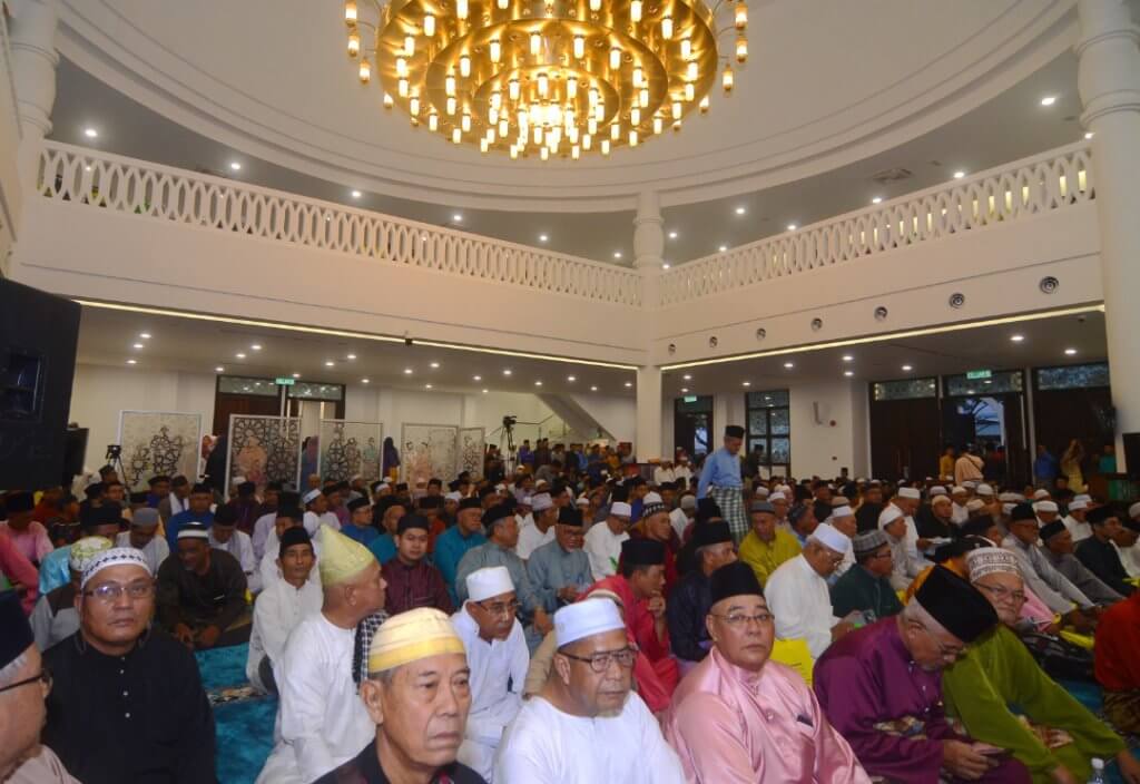 SOP Terbaharu Di Sarawak, Solat Di Masjid Dan Surau Tanpa Penjarakan Fizikal Mula Berkuatkuasa Pada 1 April Ini
