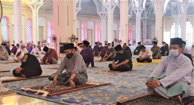 Kecuali Petugas Masjid Dan Surau, MIS Umum Wajib Memakai Pelitup Muka Ketika Solat Berjemaah