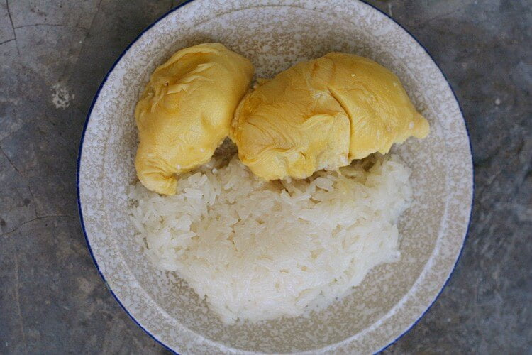 durian rice1 Pelik Tapi Wujud, Ini 5 Kombinasi Makanan Aneh Yang Betul-Betul Wujud Di Malaysia
