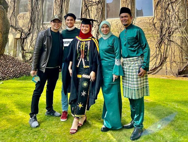 Gadis Dari Sabah Ini Terima Ijazah Sarjana Kejuruteraan Di United Kingdom Guna Baju Tradisonal Etnik Murut