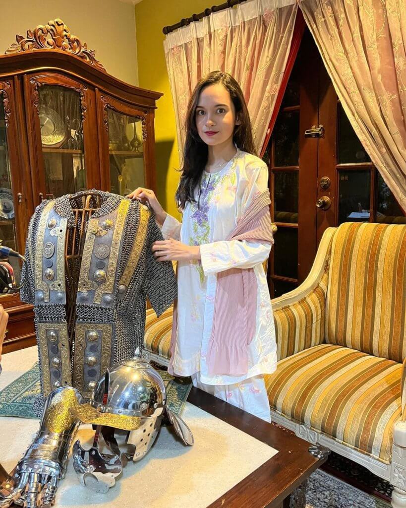 Diletakkan Secara Misteri Depan Rumah, Wanita Ini Cari Jalan Mahu Pulangkan Perisai Sultan Brunei Abad Ke-18