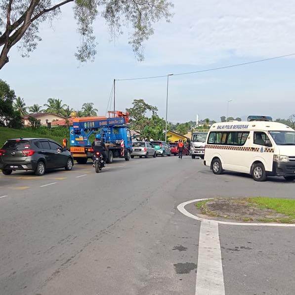 Disangka Penyebab Kemalangan, Lelaki Bantu Mangsa Di Kuching Dibelasah Orang Awam