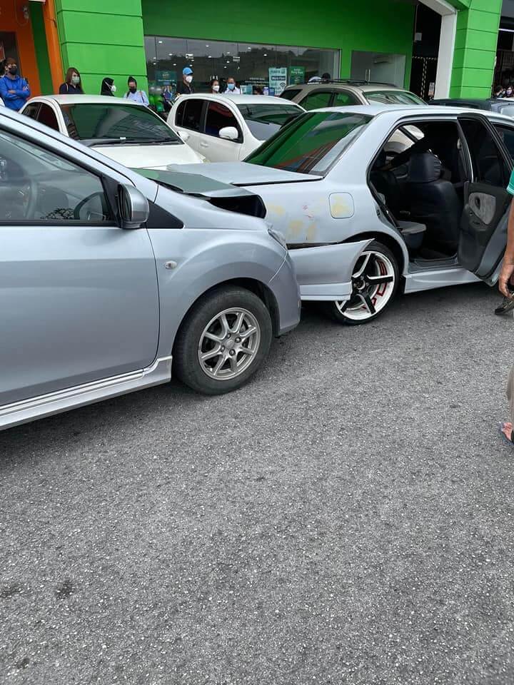 [VIDEO] Umpama Aksi Di Mexico, Kenderaan Cuba Lari Dan Ditahan Sempat Dirakam Netizen Di Satok