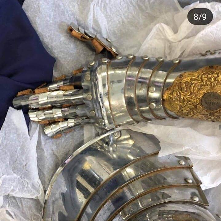 Diletakkan Secara Misteri Depan Rumah, Wanita Ini Cari Jalan Mahu Pulangkan Perisai Sultan Brunei Abad Ke-18