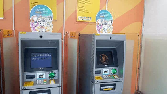 Ini Cara Mudah Tukar Duit Raya Kat ATM Tanpa Perlu Bersesak Di Kaunter Bank