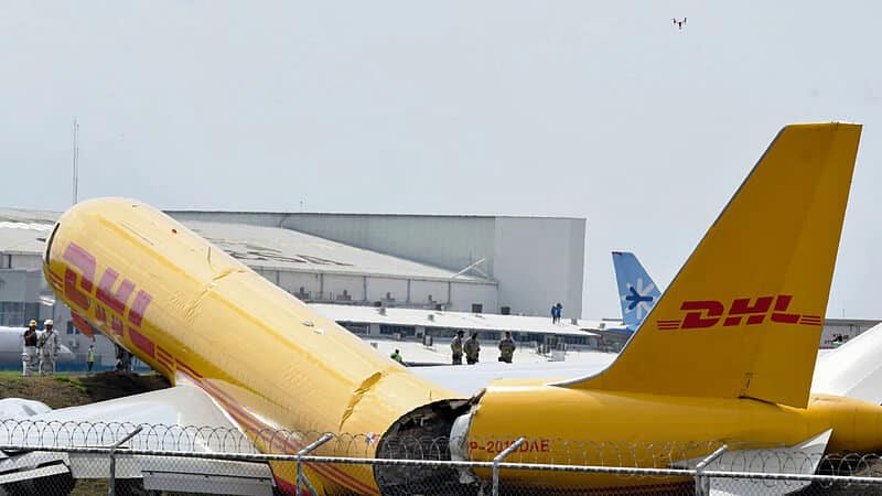 Pesawat Kargo DHL Terbelah Dua Semasa Pendaratan Cemas di Lapangan Terbang Costa Rica