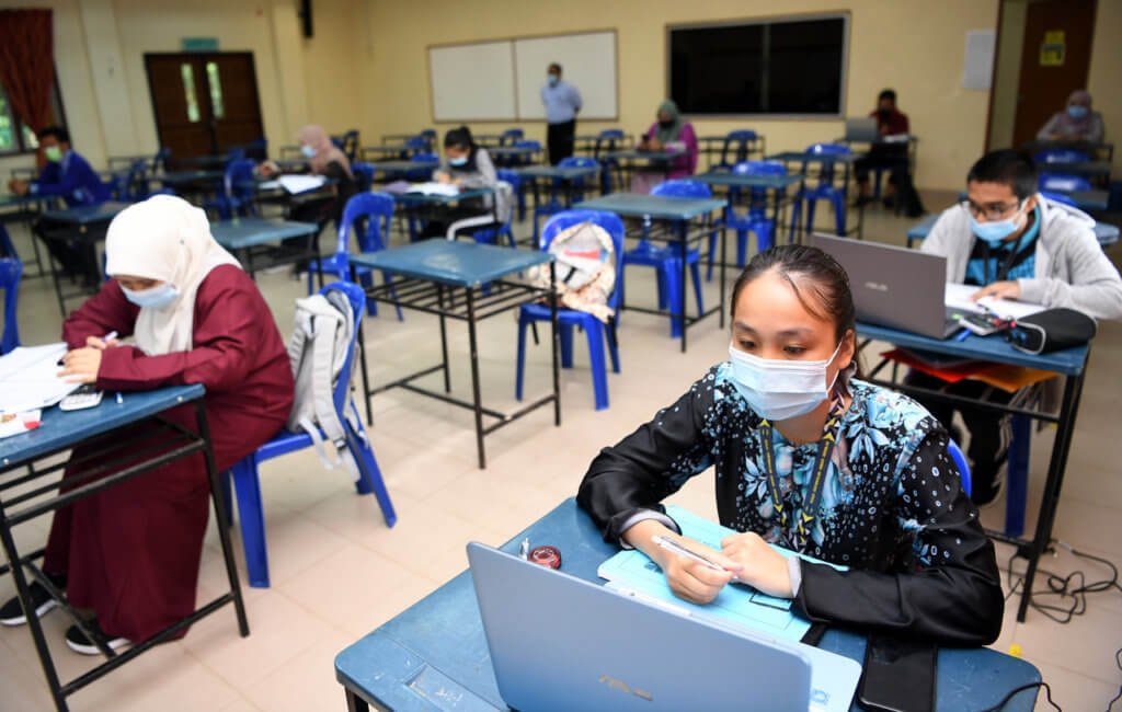 Tablet Dalam Pakej Peranti Siswa Perlu Dipulangkan Semula Kepada Pusat Pengajian Setelah Tamat Belajar 9 Tablet Dalam Pakej Peranti Siswa Perlu Dipulangkan Semula Kepada Pusat Pengajian Setelah Tamat Belajar