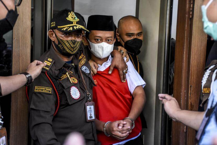 Rogol 13 Anak Murid, Guru Tahfiz Di Indonesia Dijatuhkan Hukuman Mati