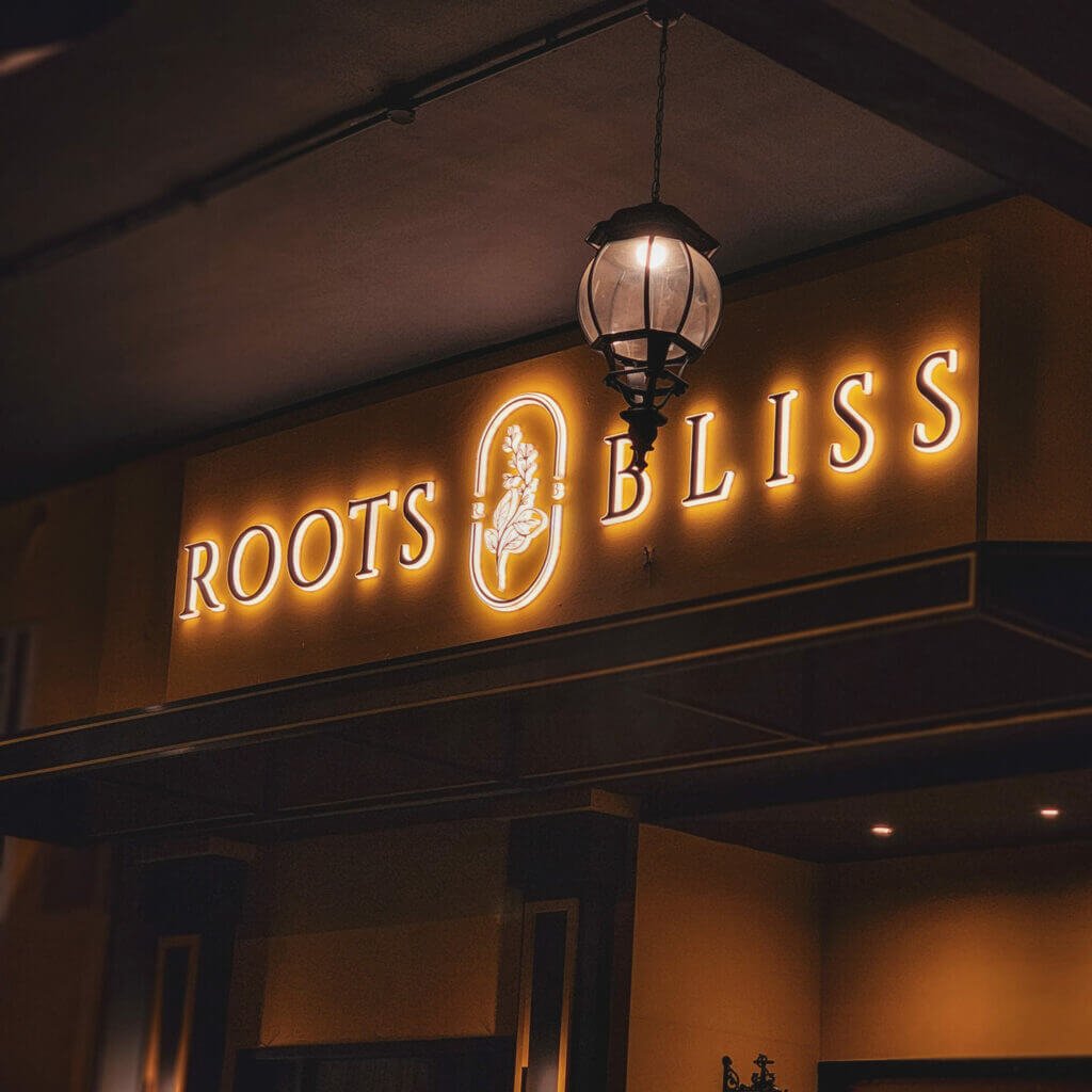 Sentuhan Reka Bentuk Dalaman Barat, Jom Ke Roots & Bliss Kafe Tersembunyi Di Tabuan