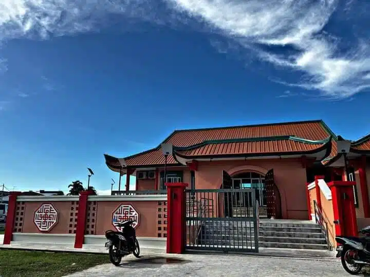 Tarikan Surau Al Hidayah Tab Cinaq, Surau Unik Dengan Seni Bina Cina Di Pujut Miri