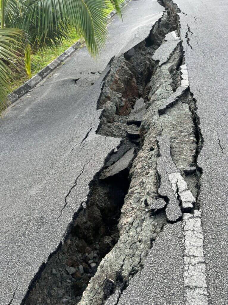 Jalan Di Taman Matang Jaya 3 Retak Teruk, Pengguna Minta Tindakan Segera Diambil 7 Jalan Di Taman Matang Jaya 3 Retak Teruk, Pengguna Minta Tindakan Segera Diambil