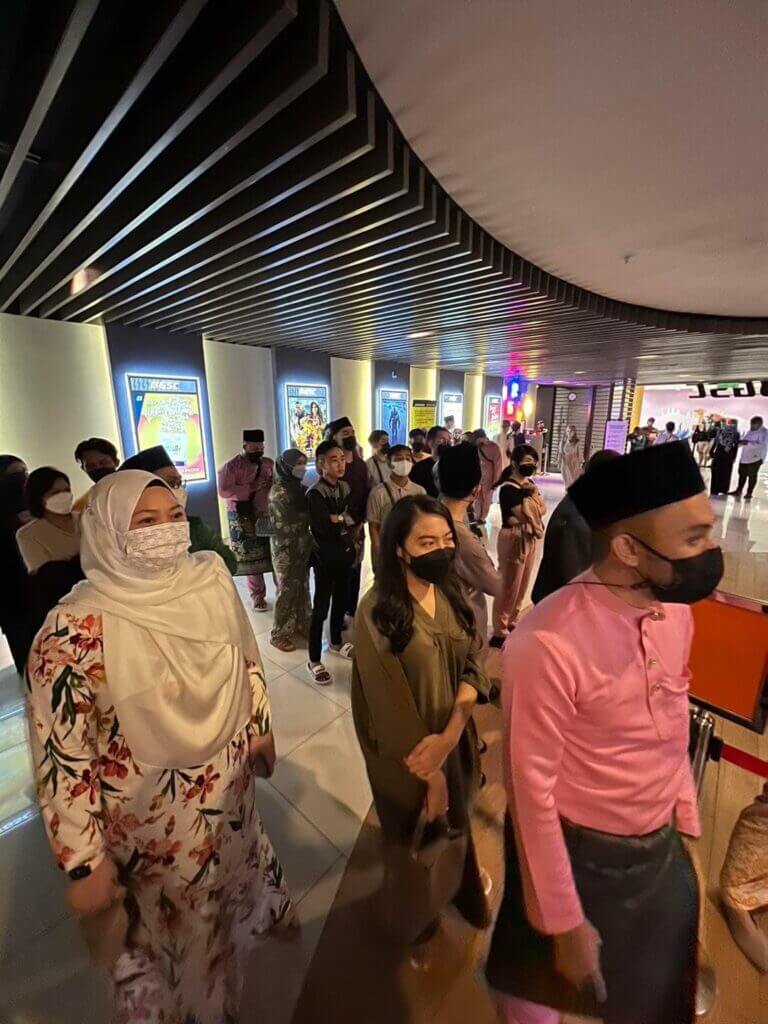 Hanya Di Sarawak, Tradisi Pakai Baju Raya 7 Hari Berturut-Turut Kekal Hingga Kini
