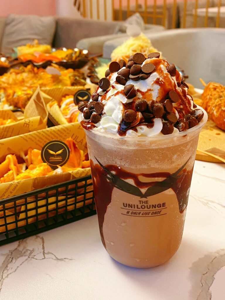 Lepak Sambil Main Indoor Games Bersama Kawan, Ketahui The Unilounge Kafe Yang Sangat 'Cool'!