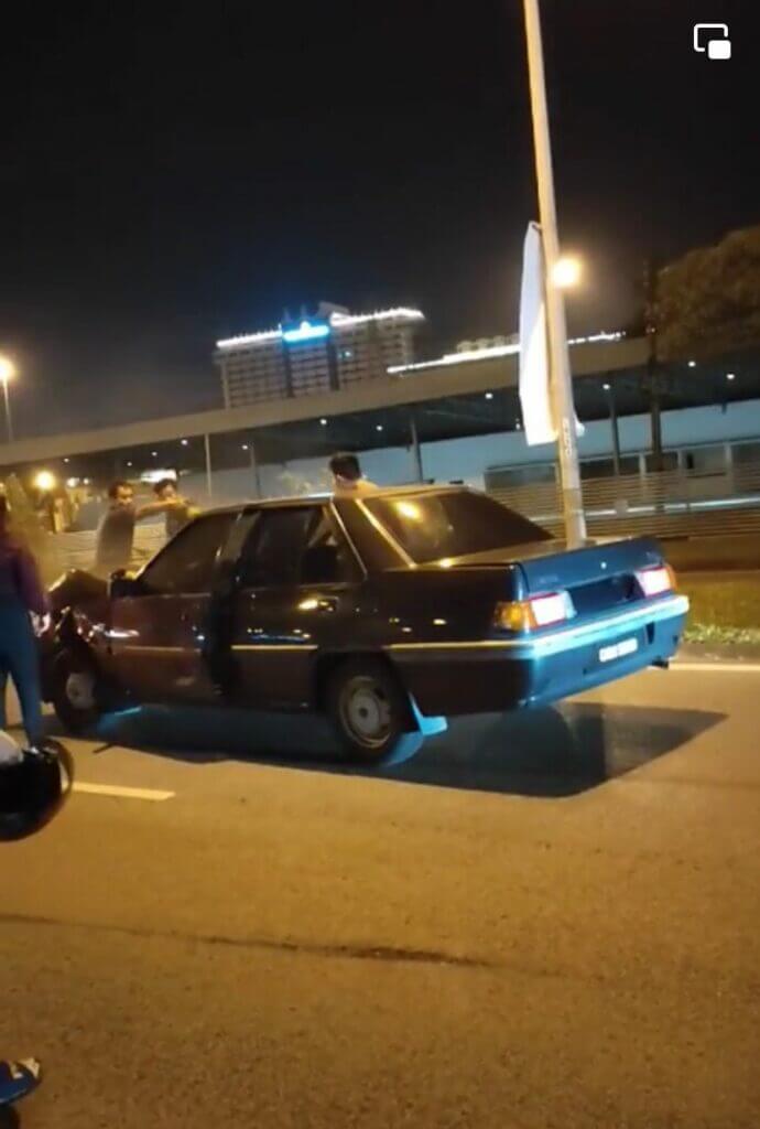 Netizen Mohon Kerjasama Kesan Waja Perak Langgar Lari, Acah Samseng di Simpang 3 Kuching 7 Netizen Mohon Kerjasama Kesan Waja Perak Langgar Lari, Acah Samseng di Simpang 3 Kuching