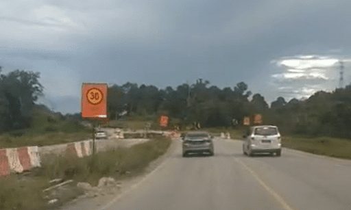 [VIDEO] Sengaja Perlahan dan Kejar Pengguna Lain, Netizen Rakam Kenderaan ‘Pembuli’ di Bintulu