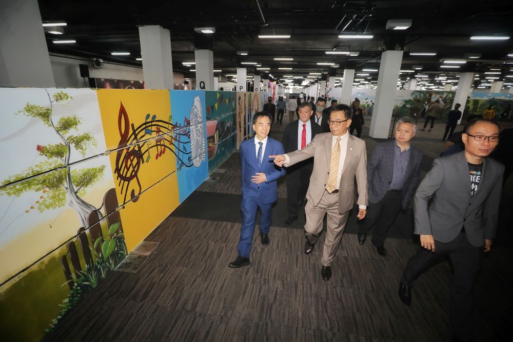 1,370 Meter Persegi, Pameran Mural Terbesar Sarawak Di BCCK Kuching Dilancarkan Hari Ini!