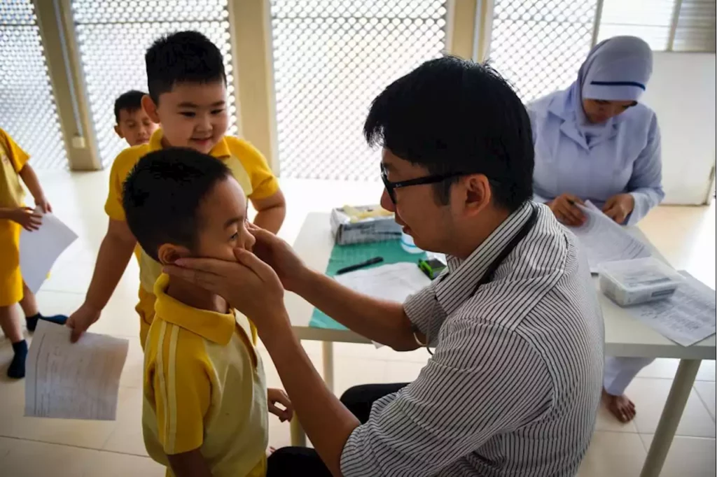 Semakin Mengganas, Ini Yang Perlu Dilakukan Ibu Bapa Sekiranya Anak-Anak Dijangkiti HFMD