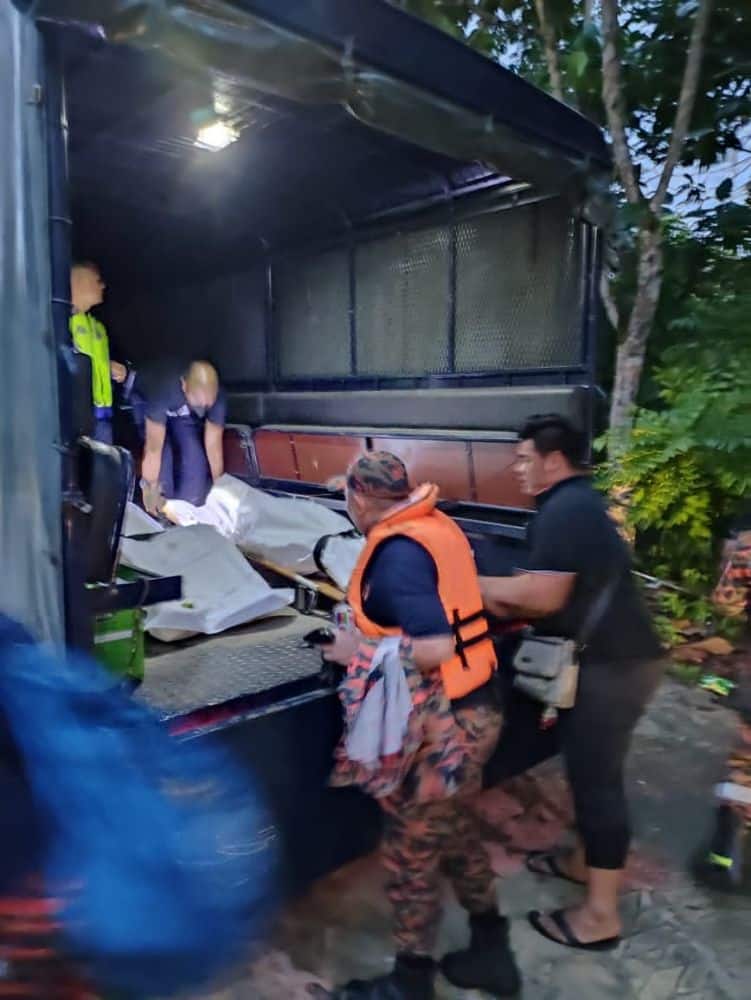 Aktiviti Berkelah Bersama Keluarga Bertukar Tragedi, 2 Beradik Lemas Di Sungai Rayu Matang