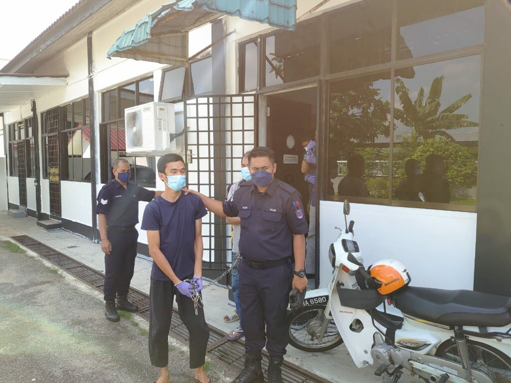 Tular Rakaman Buang Patung Keagamaan Dalam Tong Sampah, Lelaki Ini Didenda RM2,500