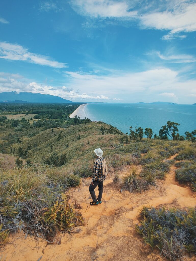 Panduan Ke Bukit Gondol, Port Terbaik Pemandangan Laut 360 Darjah Di Lundu