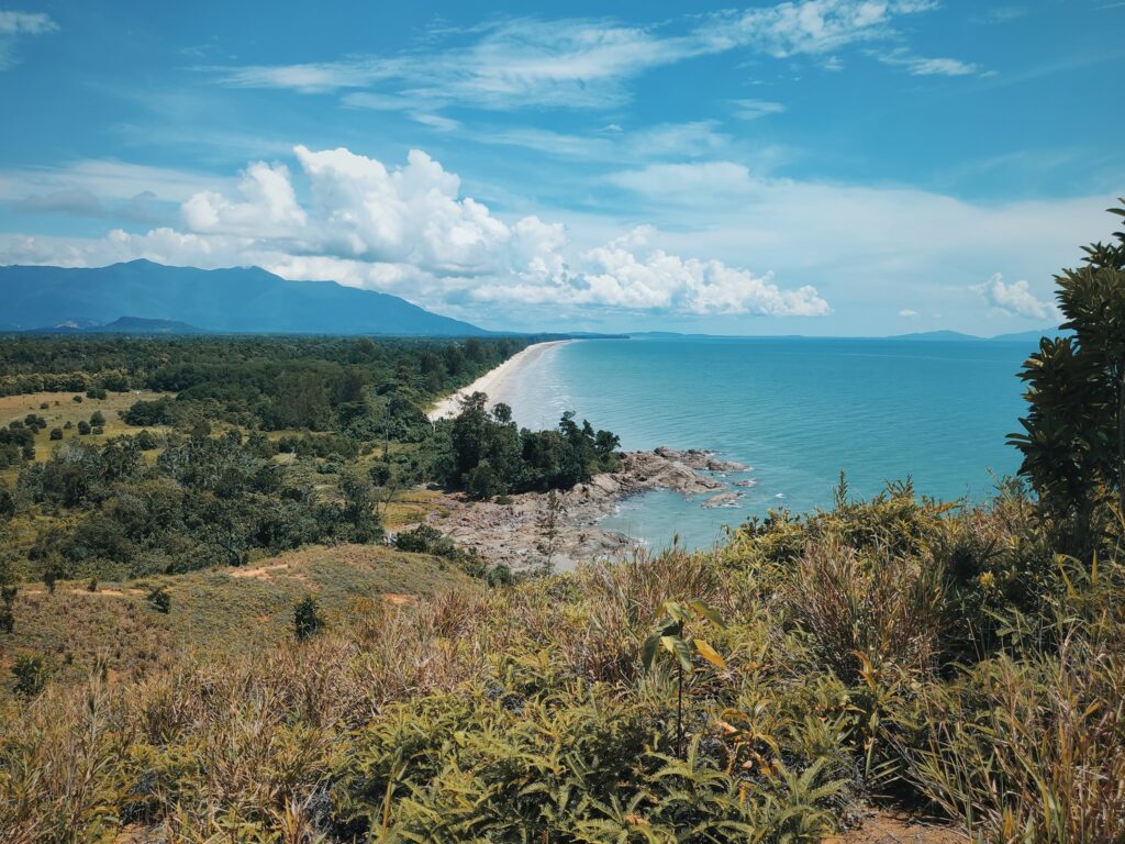 Panduan Ke Bukit Gondol, Port Terbaik Pemandangan Laut 360 Darjah Di Lundu